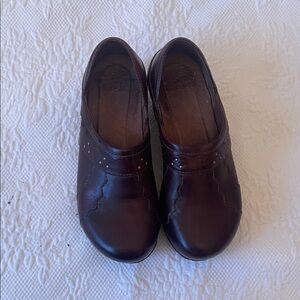Classic Brown women’s nursing clogs.